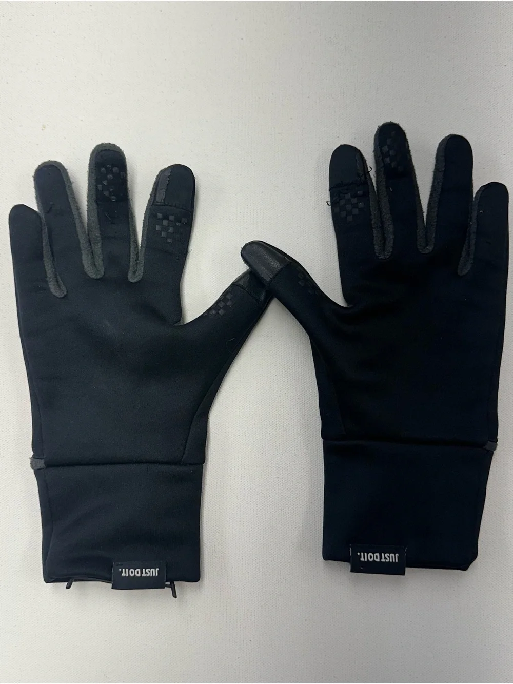 Nike stretchy gloves