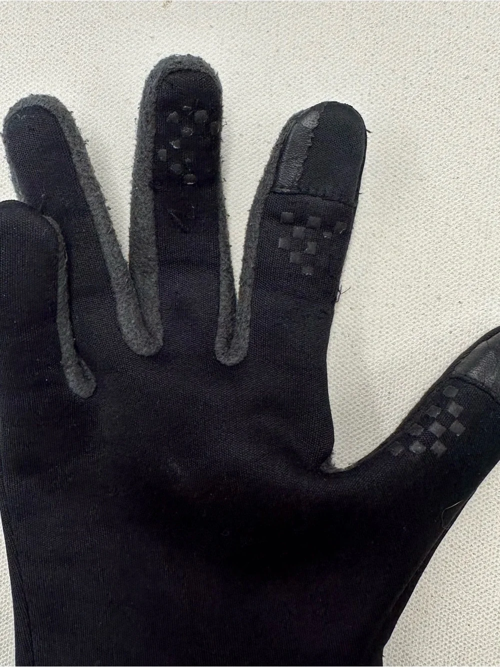 Nike stretchy gloves