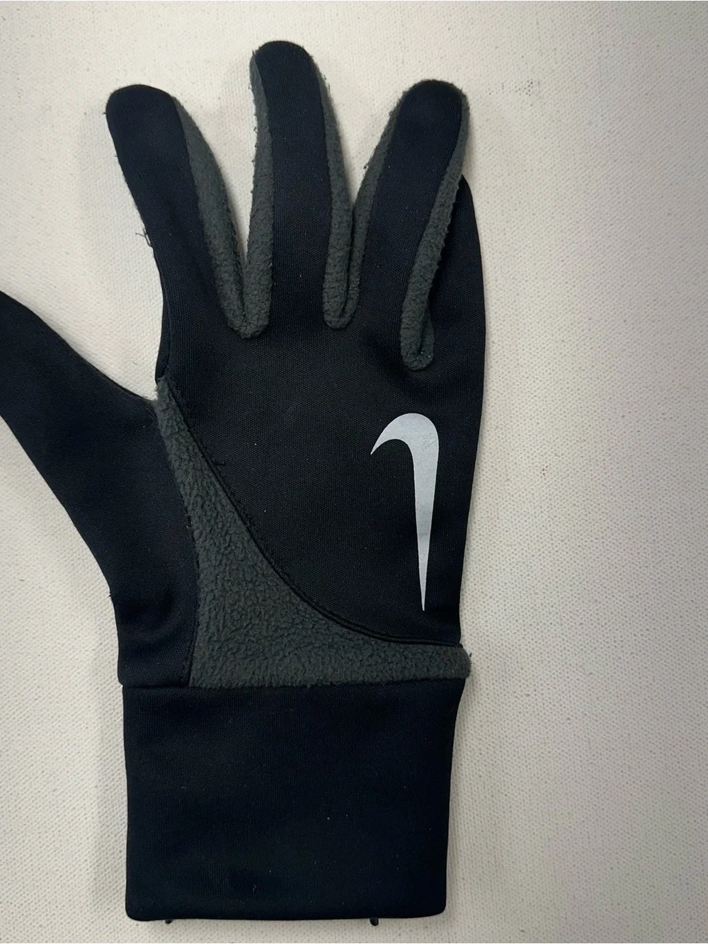 Nike stretchy gloves