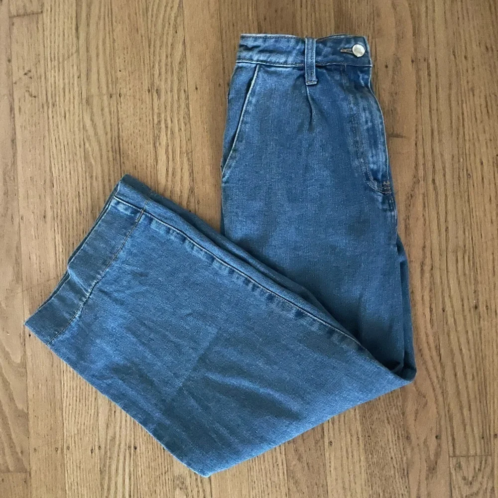 Forever 21 wide leg ankle length crop high waist jeans