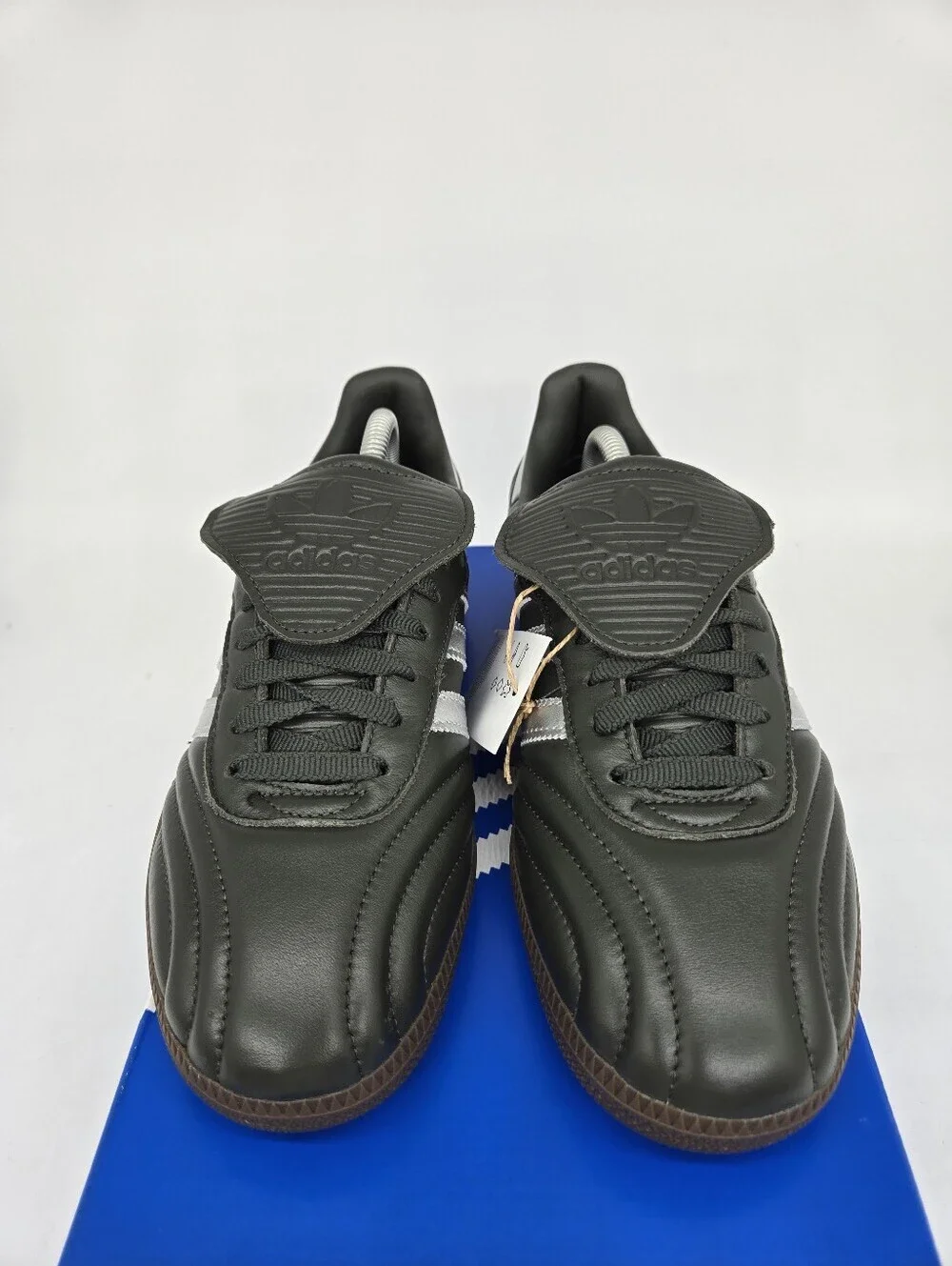adidas its navigating icon