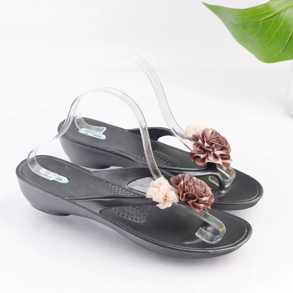 Oka B Okabashi Womens Kathleens Sandals Size 9.5 Silver Gray Wedge Thong Flowers