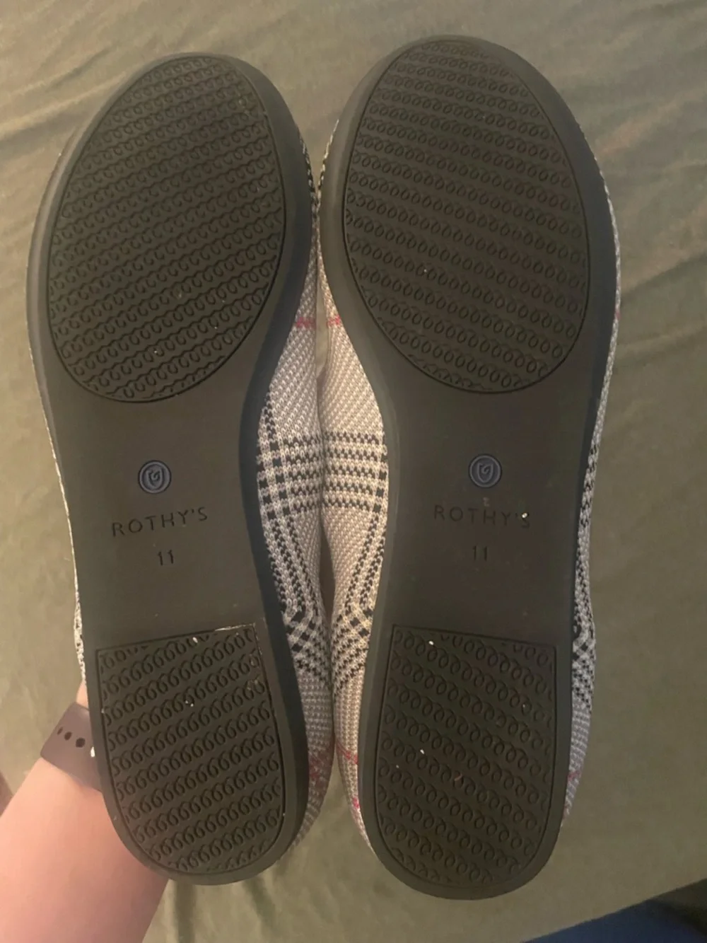Rothys contrasting knit profile