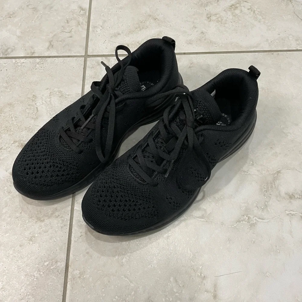 APL Womens Techloom Pro Sneaker 7.5