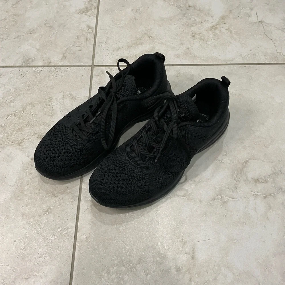 APL Womens Techloom Pro Sneaker 7.5