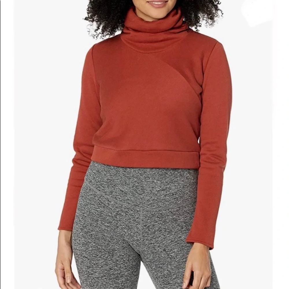 NWOT Alo Yoga Soleil Cropped Turtleneck