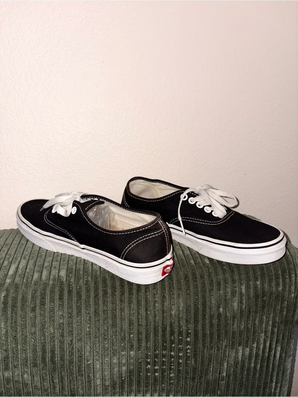 Vans Black & White Classic Old Skool Trainers Skater Lifestyle Shoes, size 8