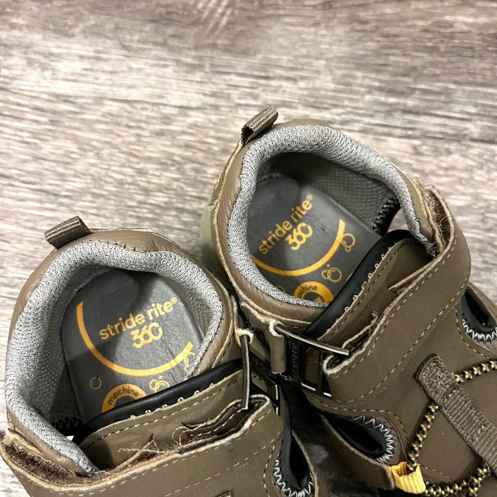 Stride Rite 360 Brown Flux Closed Toe Outdoor Fisherman Sandals Kids Size 8