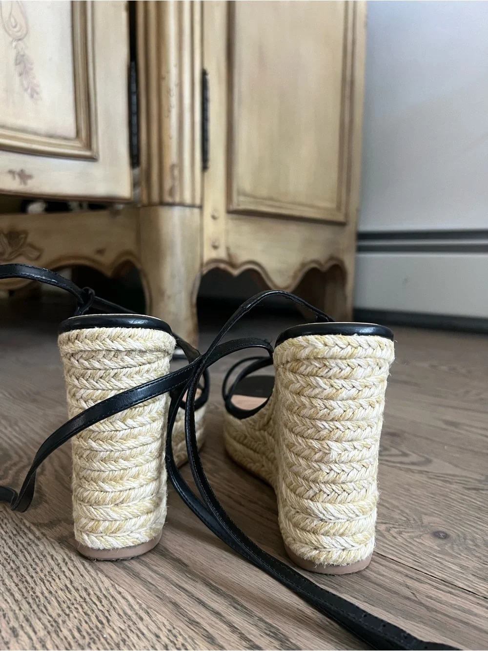 Shoe Dazzle black strappy