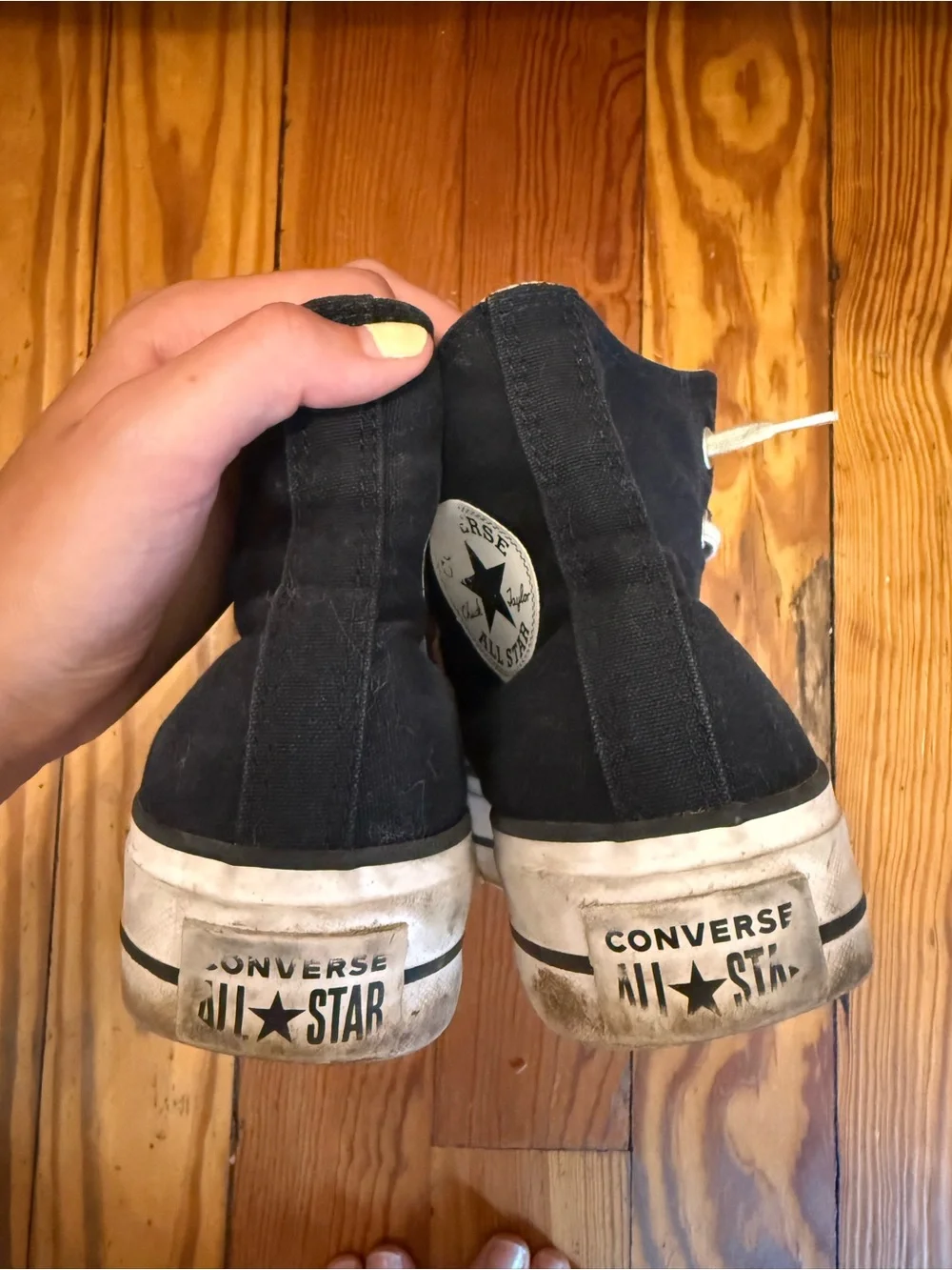 Converse can visible