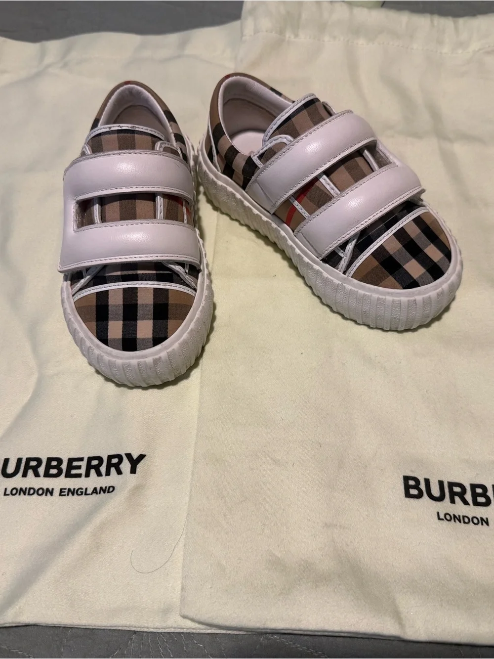 Burberry classic nova