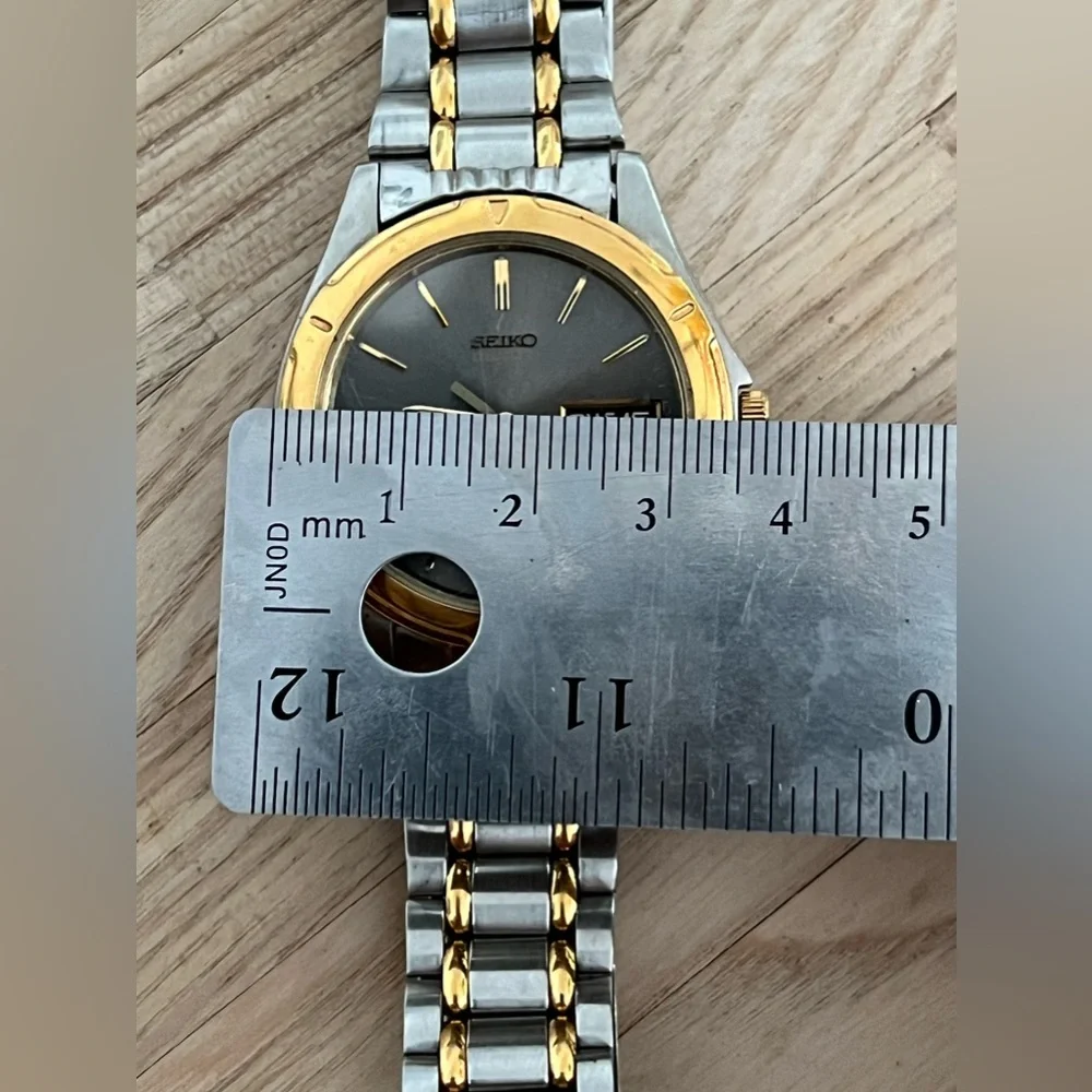 Seiko Men’s Vintage Watch Gray Dial Two-Tone Stainless Bracelet Day Date Windows
