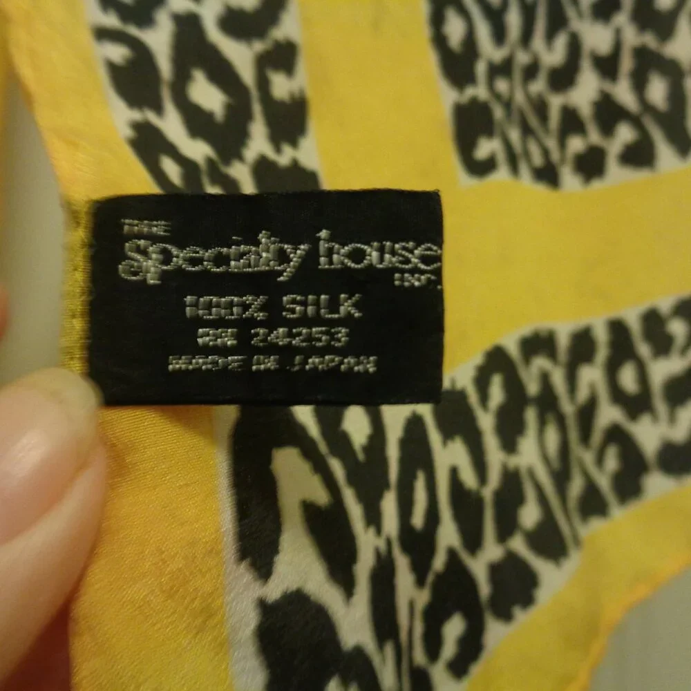 TRENDING RETRO YELLOW CHEETAH SILK SCARF