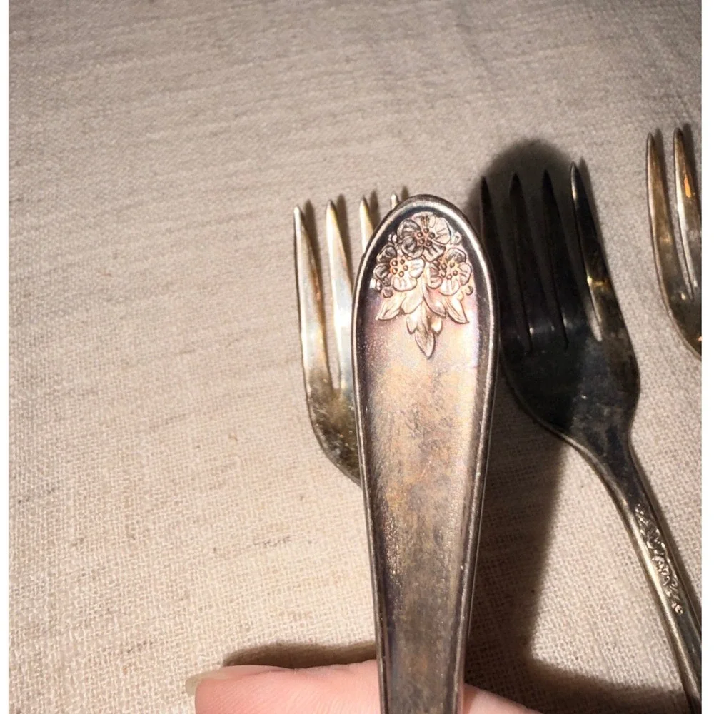 Belfry Silver Plate Salad Forks Set of 4‎ Vintage Floral Pattern Ornate Flatware