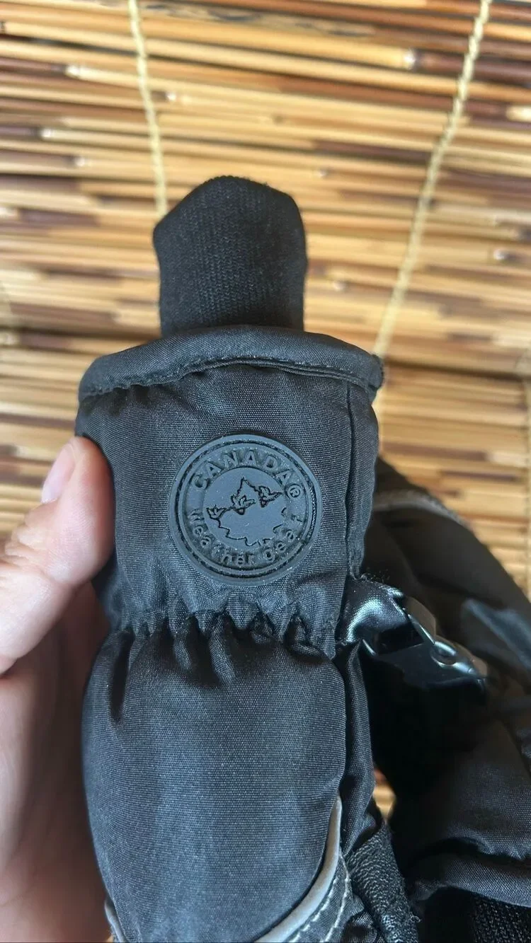Canada Weather Gear Insulated Winter Ski Mittens Black 4-6 Years