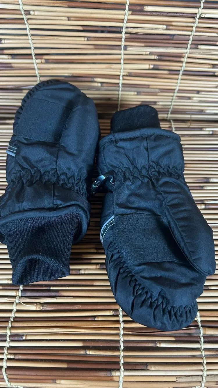 Canada Weather Gear Insulated Winter Ski Mittens Black 4-6 Years