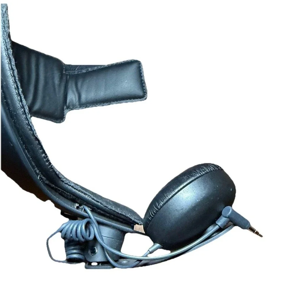 The Unbranded Brand black vr