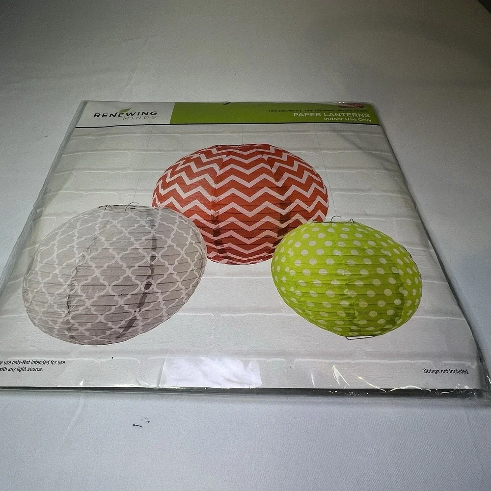 Renewing Minds Gray‎ Red Green Spheres 3 Per Pack 3 12