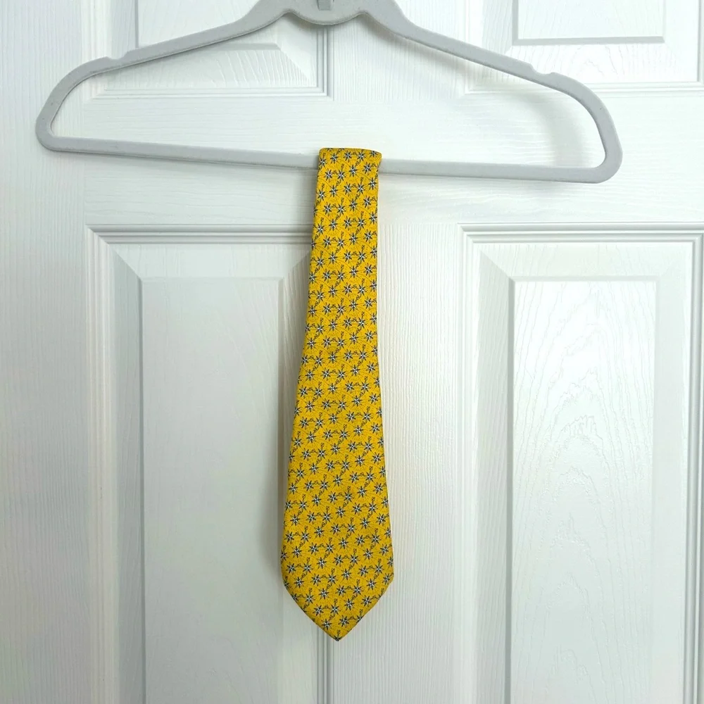 Vineyard Vines stylish yellow