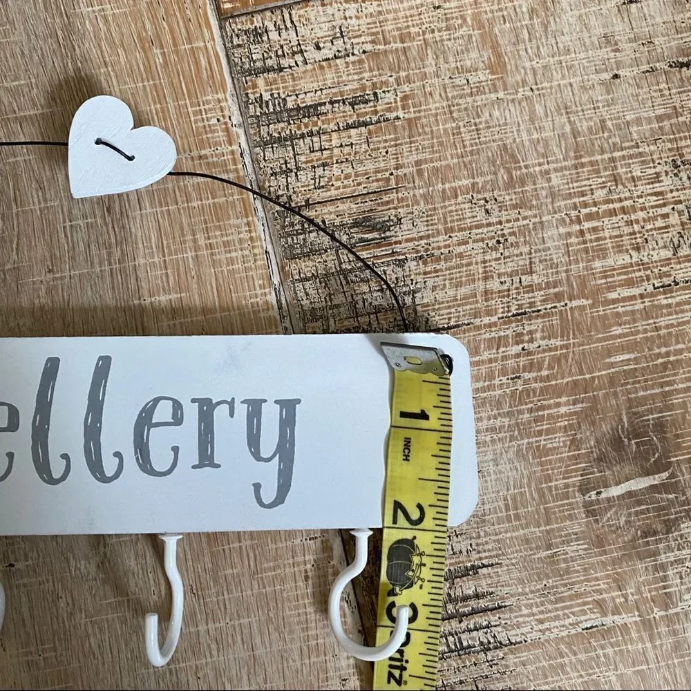 Mum’s Jewelry white decorative hook