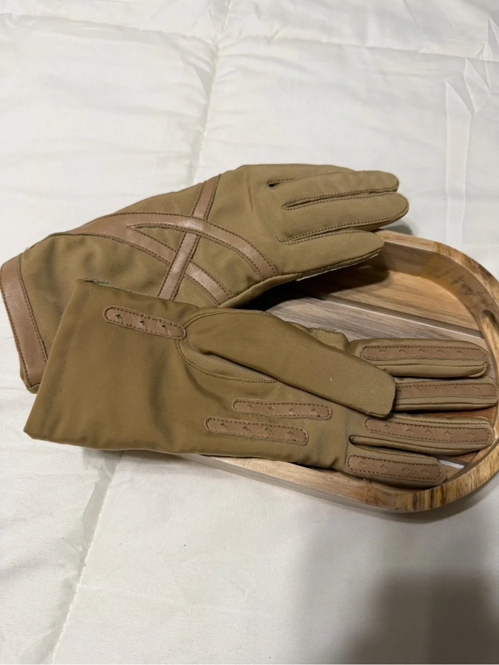 Bill Blass Women’s Tan/Brown Driving Gloves