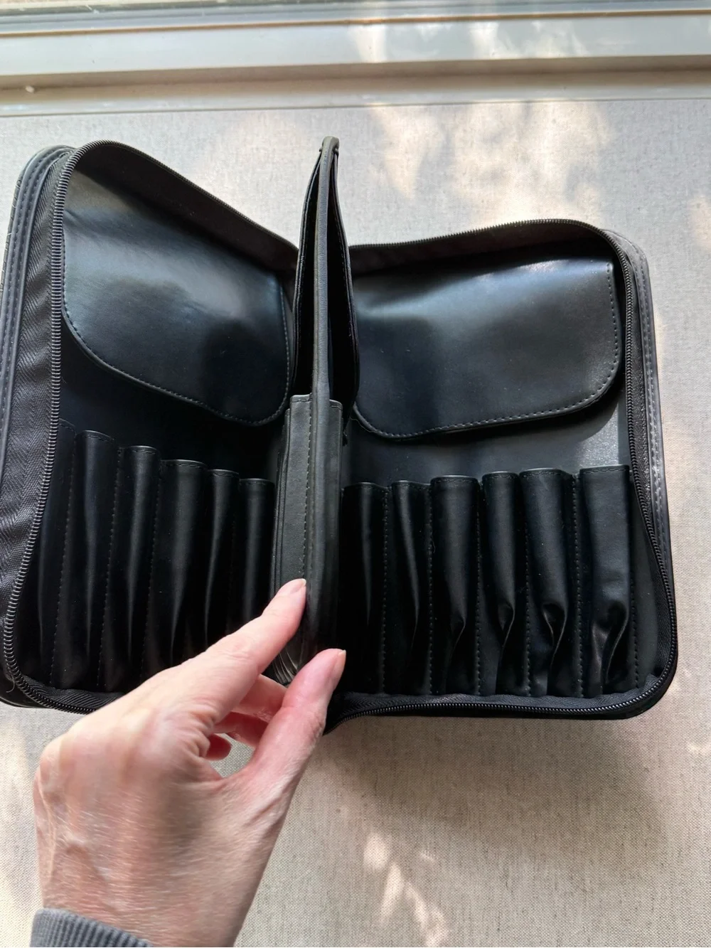Sigma Beauty Professional Makeup Brush Case Travel Organizer Black Faux Leather