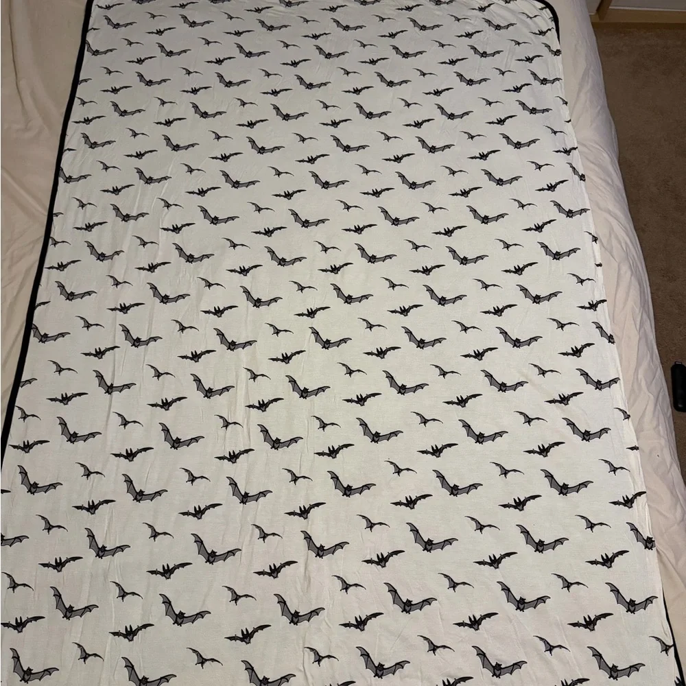 White Bat Print Lightweight Bedding Throw