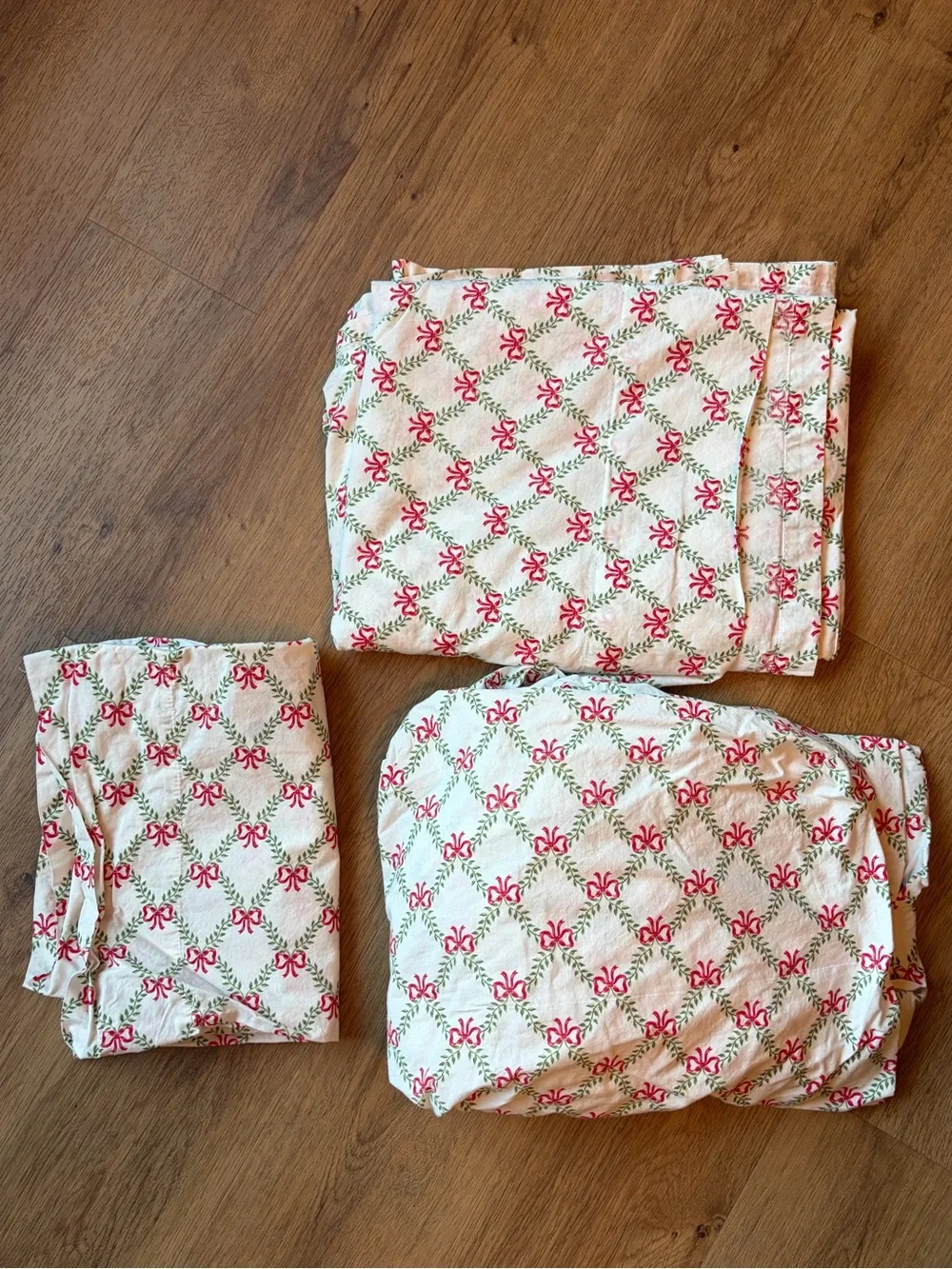 Laura Ashley Twin Christmas Holiday Red Bows & Trellis 100% Cotton Sheet Set