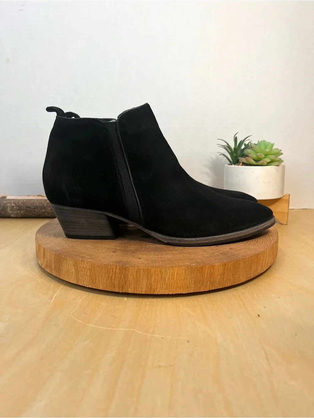 NWOB Aquatalia Marvin K Black Suede Booties Black Sole Size 9