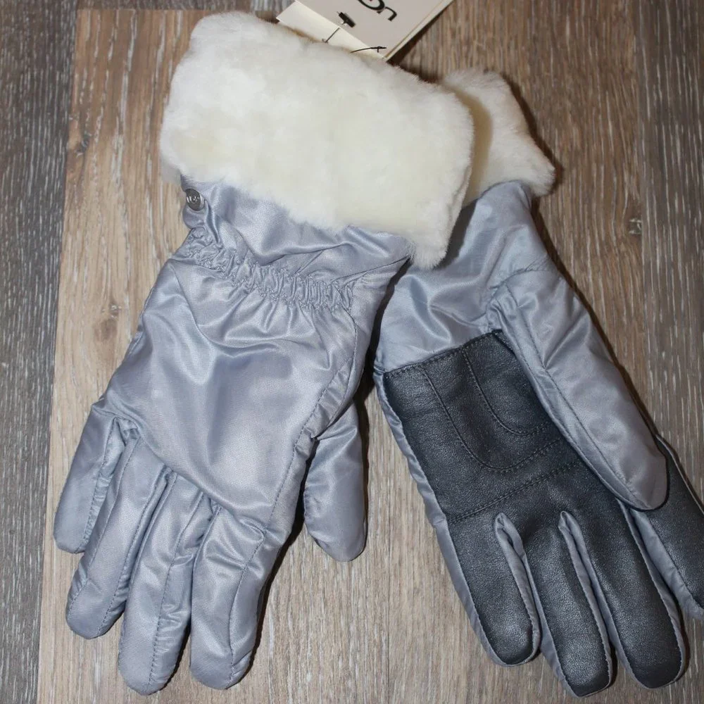 NWT UGG‎ WOMEN'S GLOVES SILVER GRAY S/M