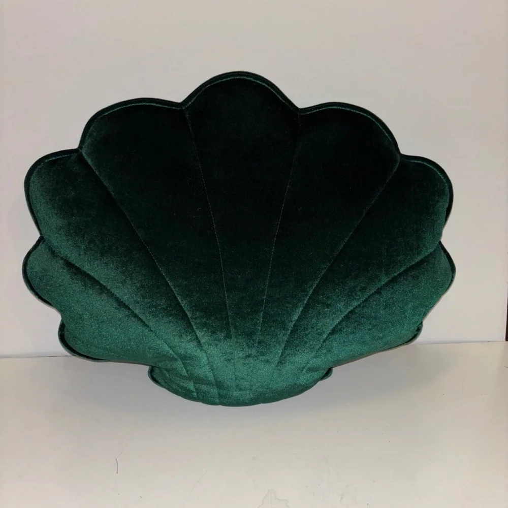 Moi Mili Velvet “Emerald Pearl” Shell Pillow