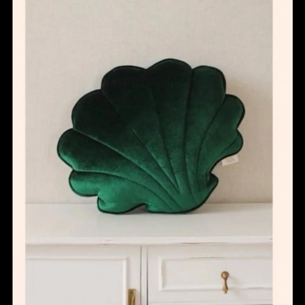 Moi Mili Velvet “Emerald Pearl” Shell Pillow