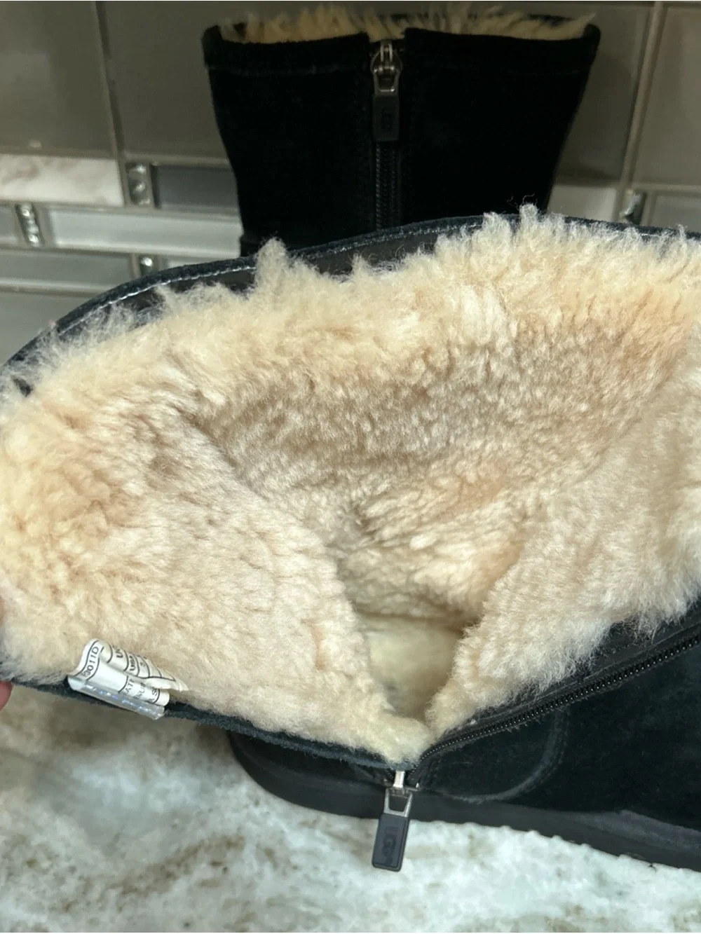 UGG clovis black