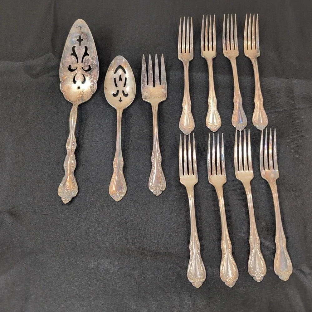 Wm A Rogers Oneida Silverplate Flatware Set 11pc Floral Scrolled Serving Forks