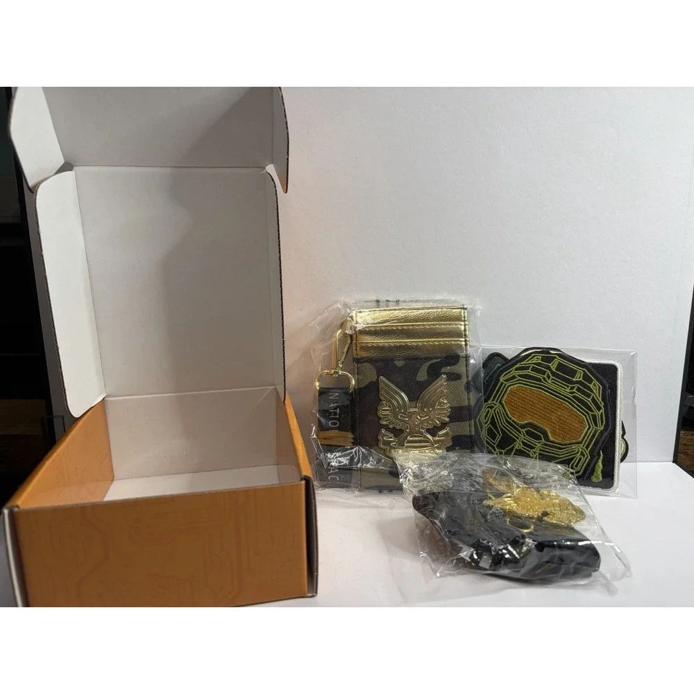 HALO INFINITE COLLECTIBLES LOT - Book - Wallet - Patches & Lithograph Brand New