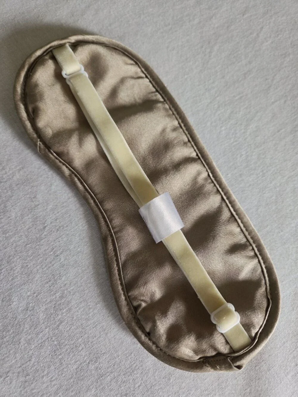 Magnolia Silk soft taupe
