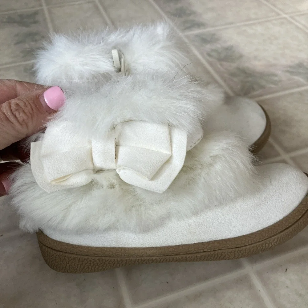 Gymboree Toddler Girls Faux Fur White Boot With Bows‎ 7T  NWOB 14012137-GYS257