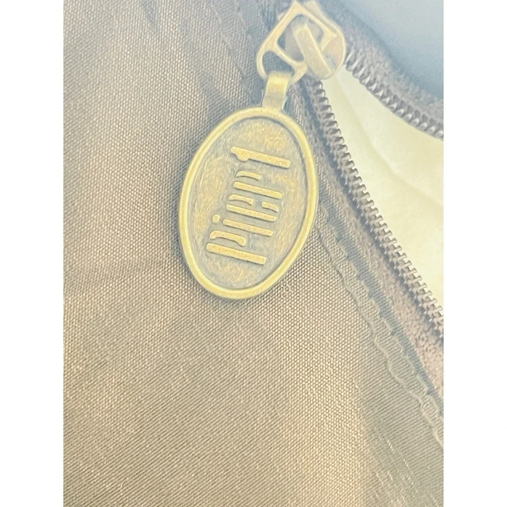 The Unbranded Brand 14 24