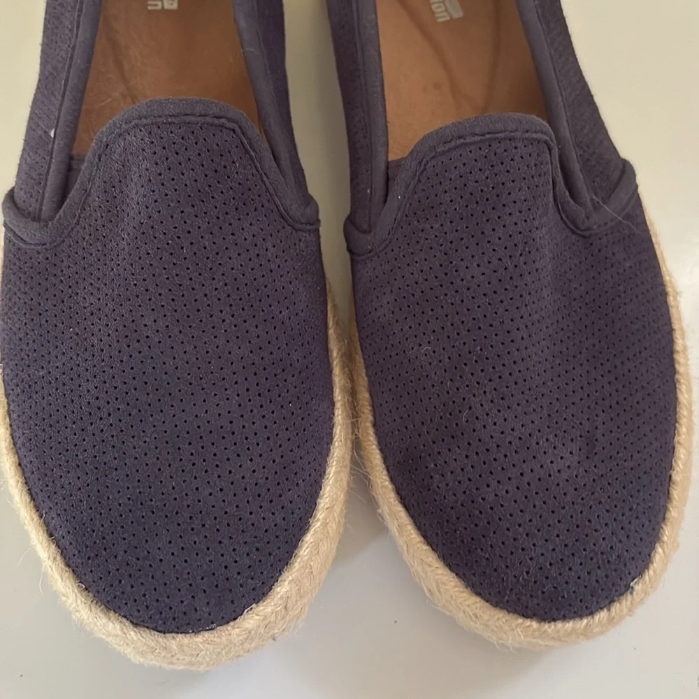 Clark’s Navy Suede Slip-On Espadrilles Size 7