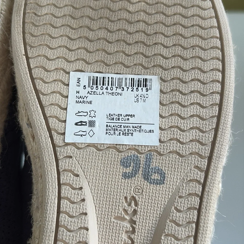 Clark’s Navy Suede Slip-On Espadrilles Size 7