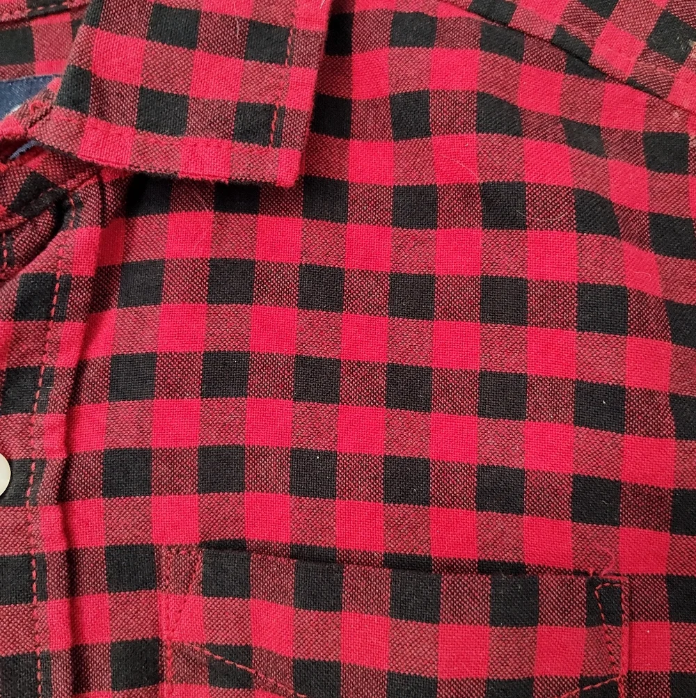The Children's Place Red and Black Plaid Button-Down Shirt Size Kids Lg, 10/12