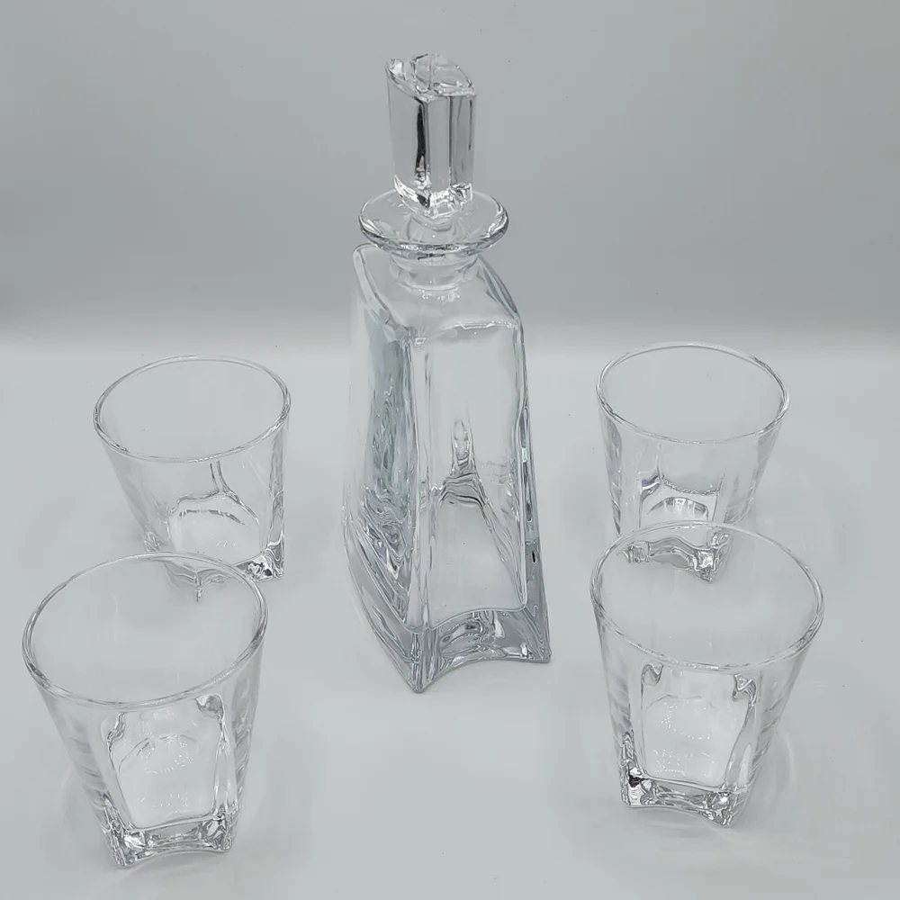 JoyJolt Glassware Luna Whiskey Crystal Decanter And Glass Set of‎ 6