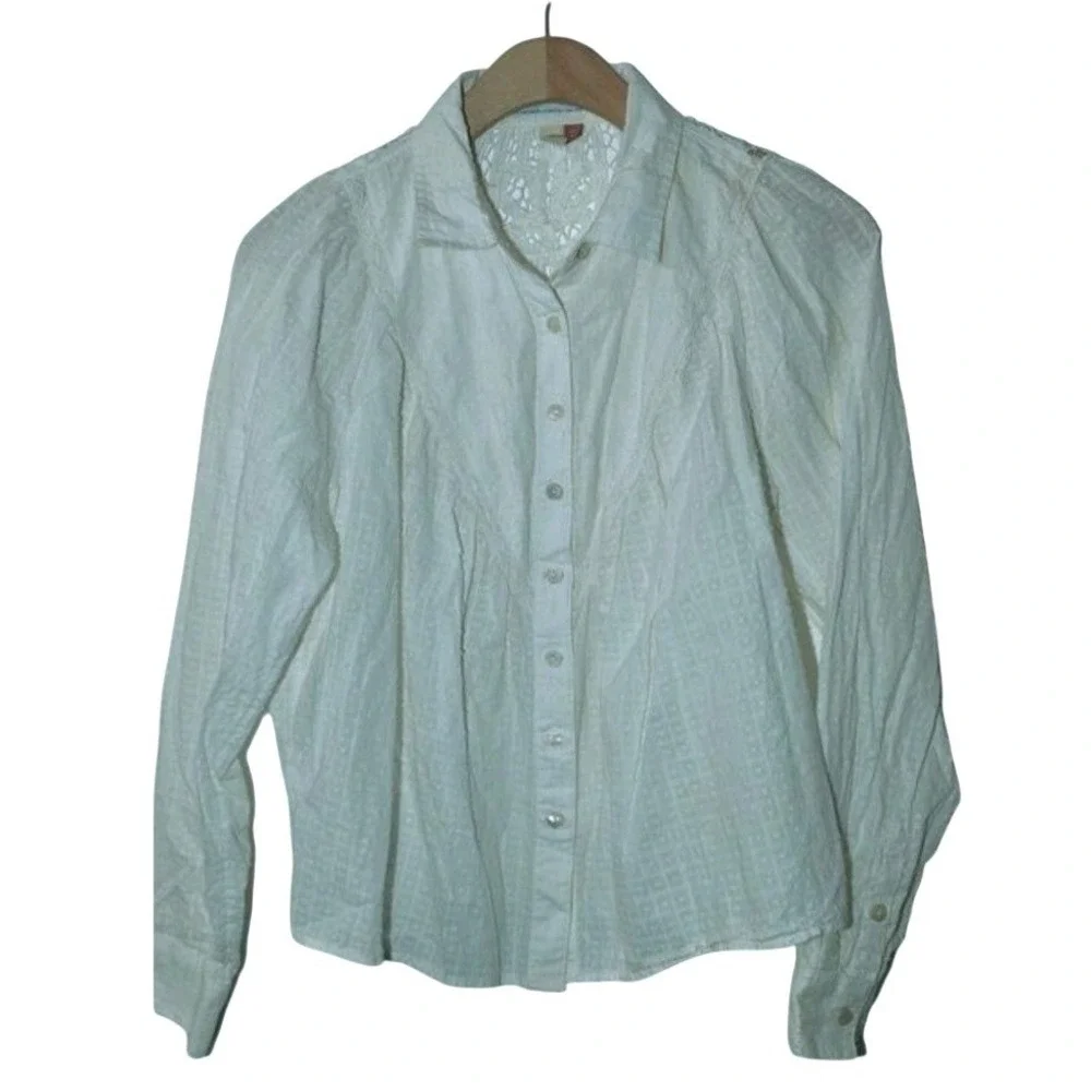 White Textured Button Up Shirt‎ with Lace Back Detail xs Read