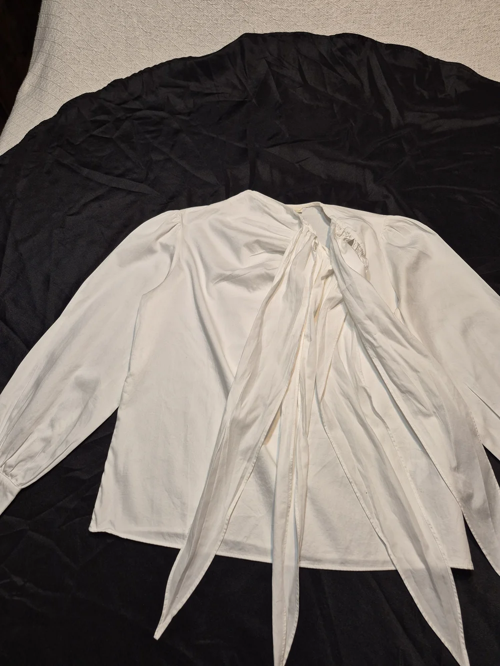 Anthropologie White Bow-Tie Puff Sleeve Blouse Size Small