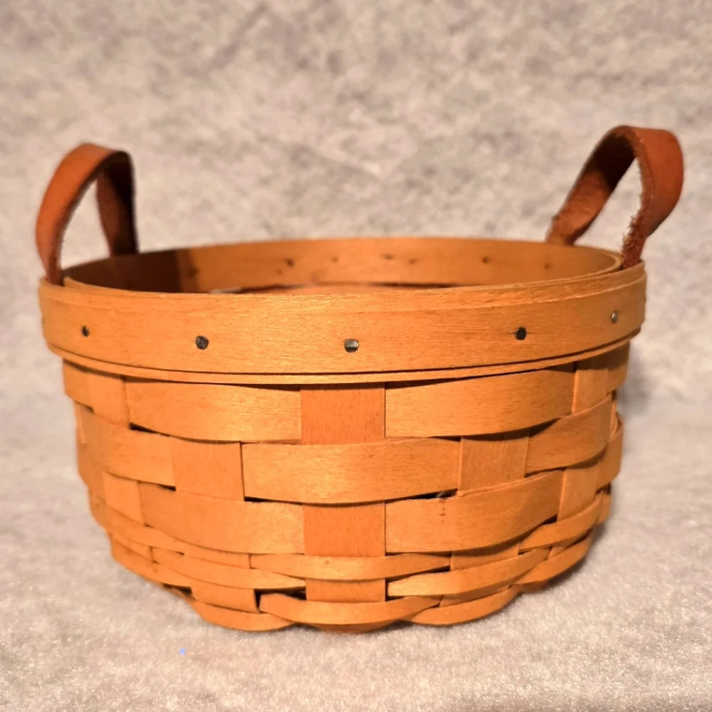 LONGABERGER 1999 Round Darning Basket Handwoven Storage w Dual Leather Handles