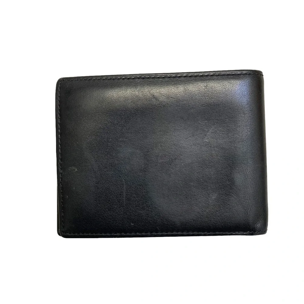 Tumi surface scratches light