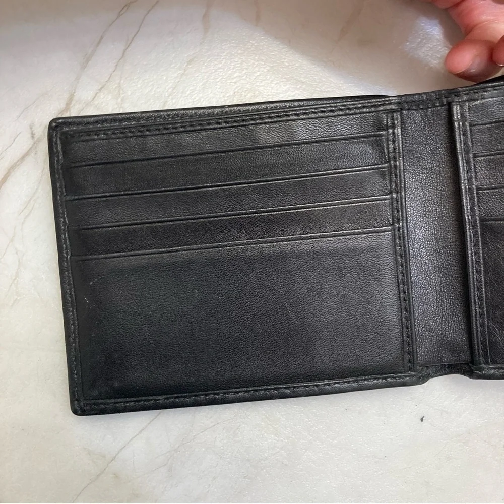 Tumi surface scratches