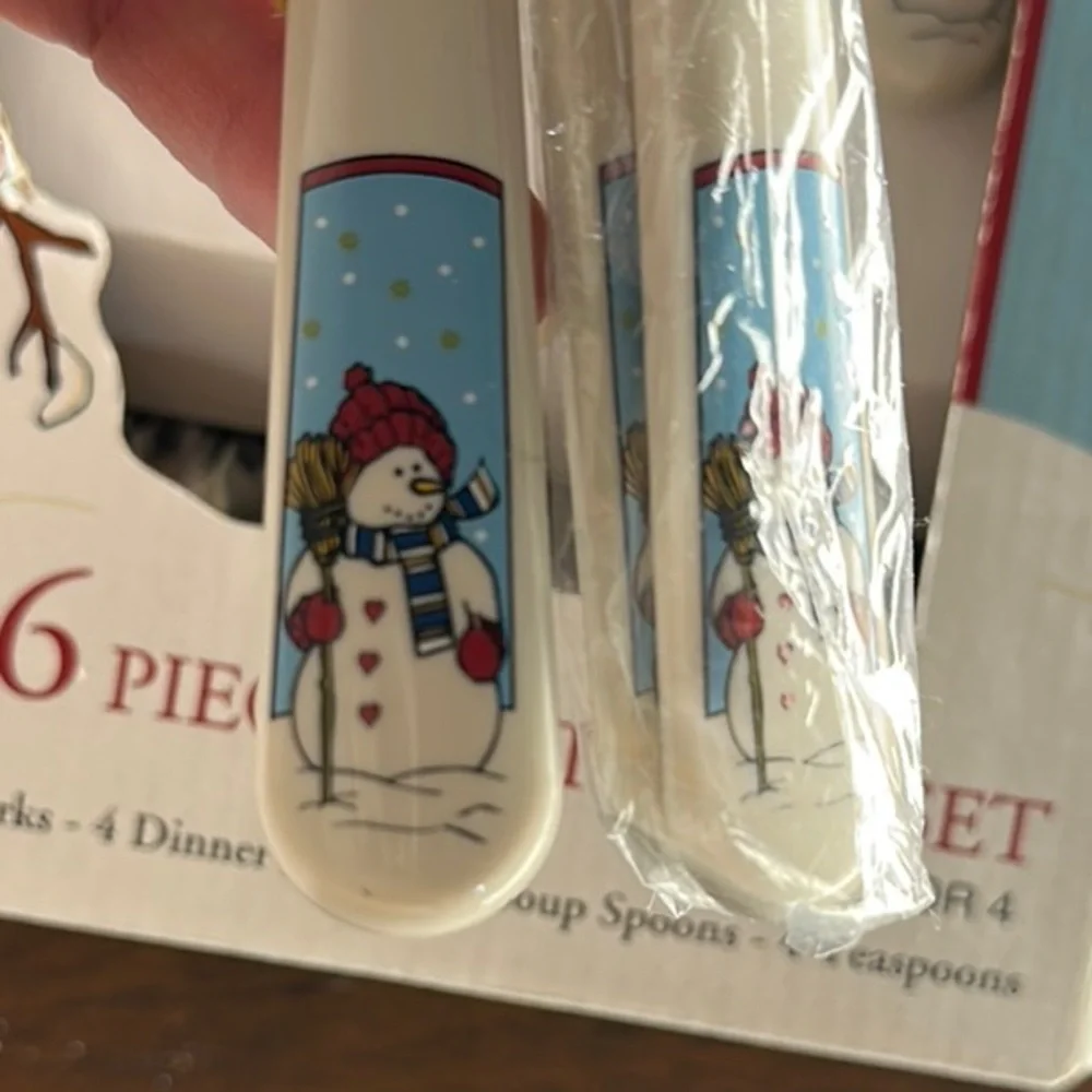 Cream Flatware‎ Set with Stainless Steel Utensils
