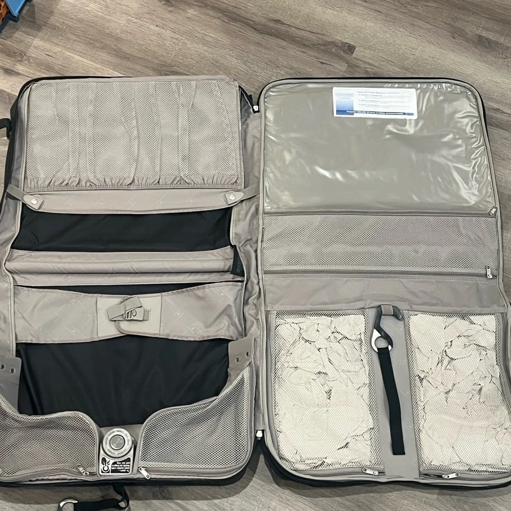 Samsonite sleek durable