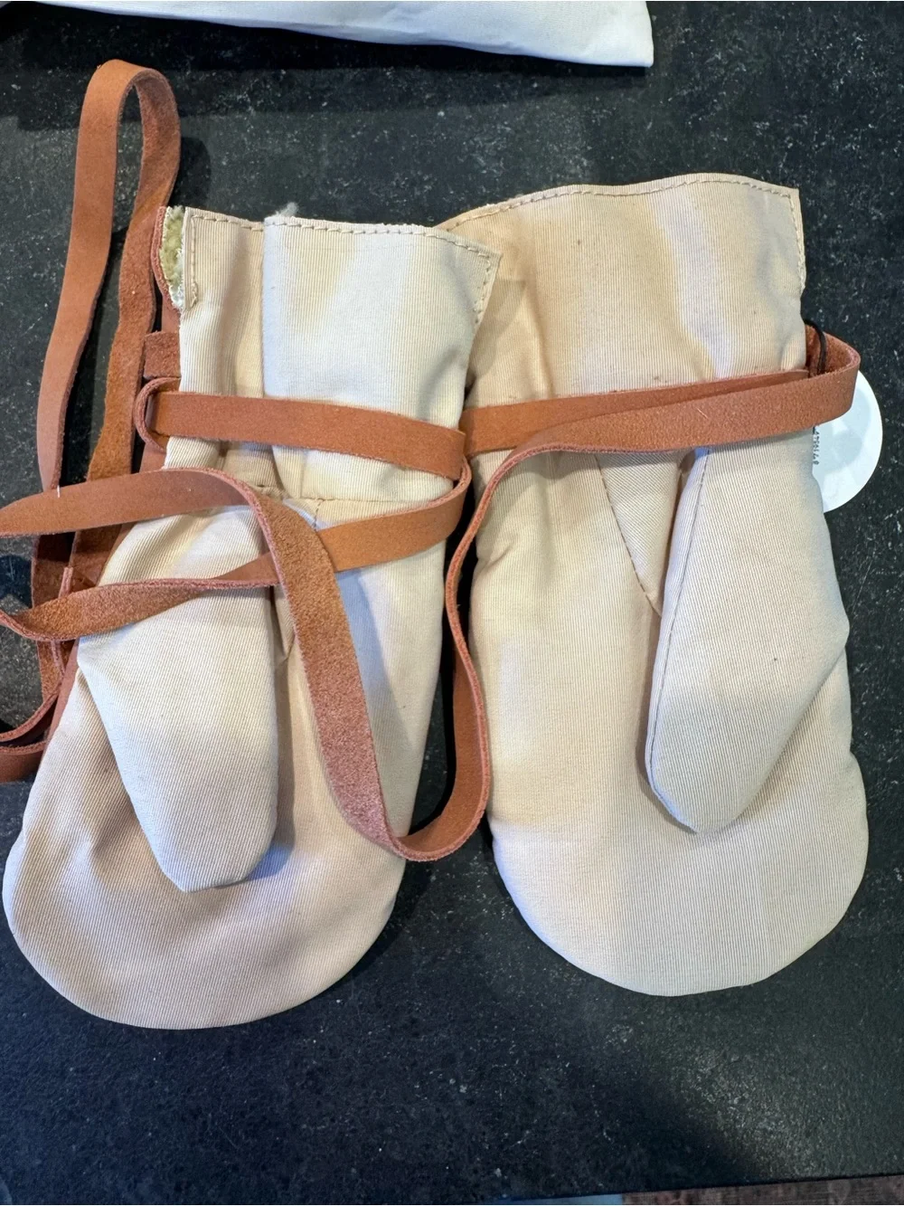 Donsje Mittens - Deer